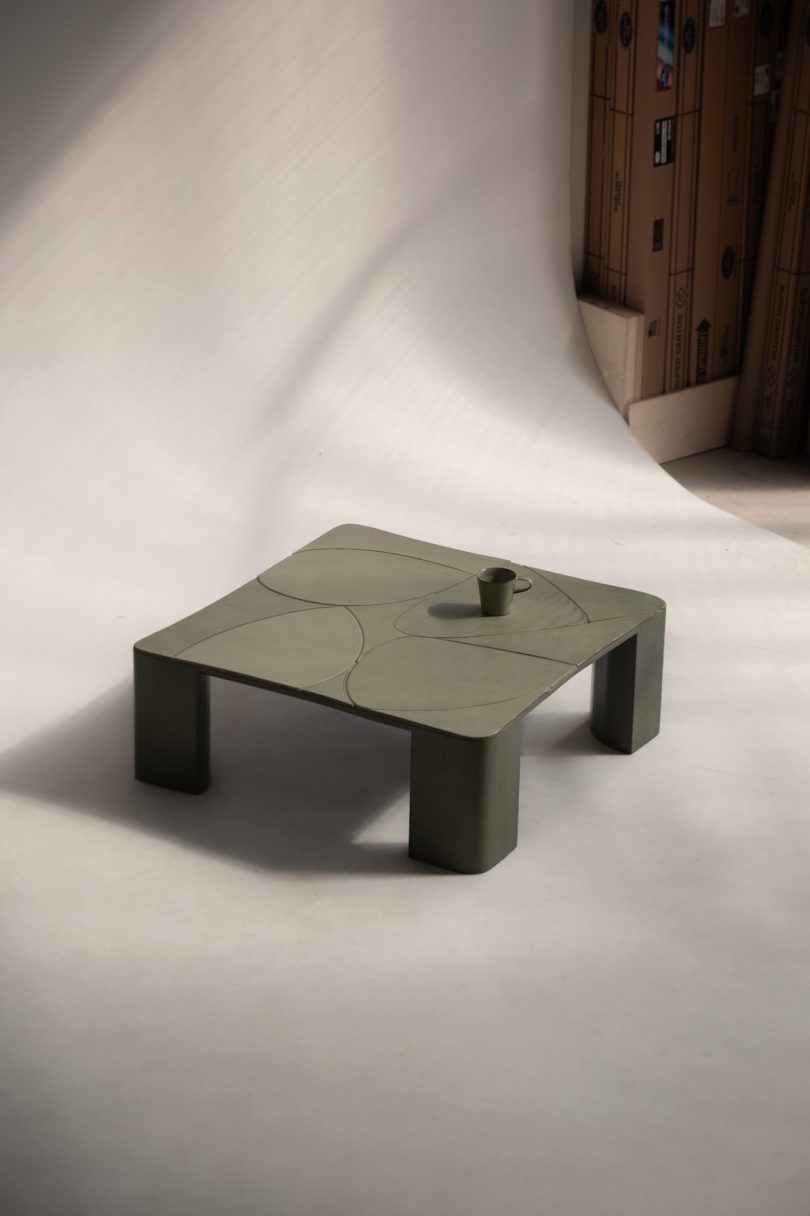 Cultivation Objects设计的极简桌子Fallen Leaves Coffee Table