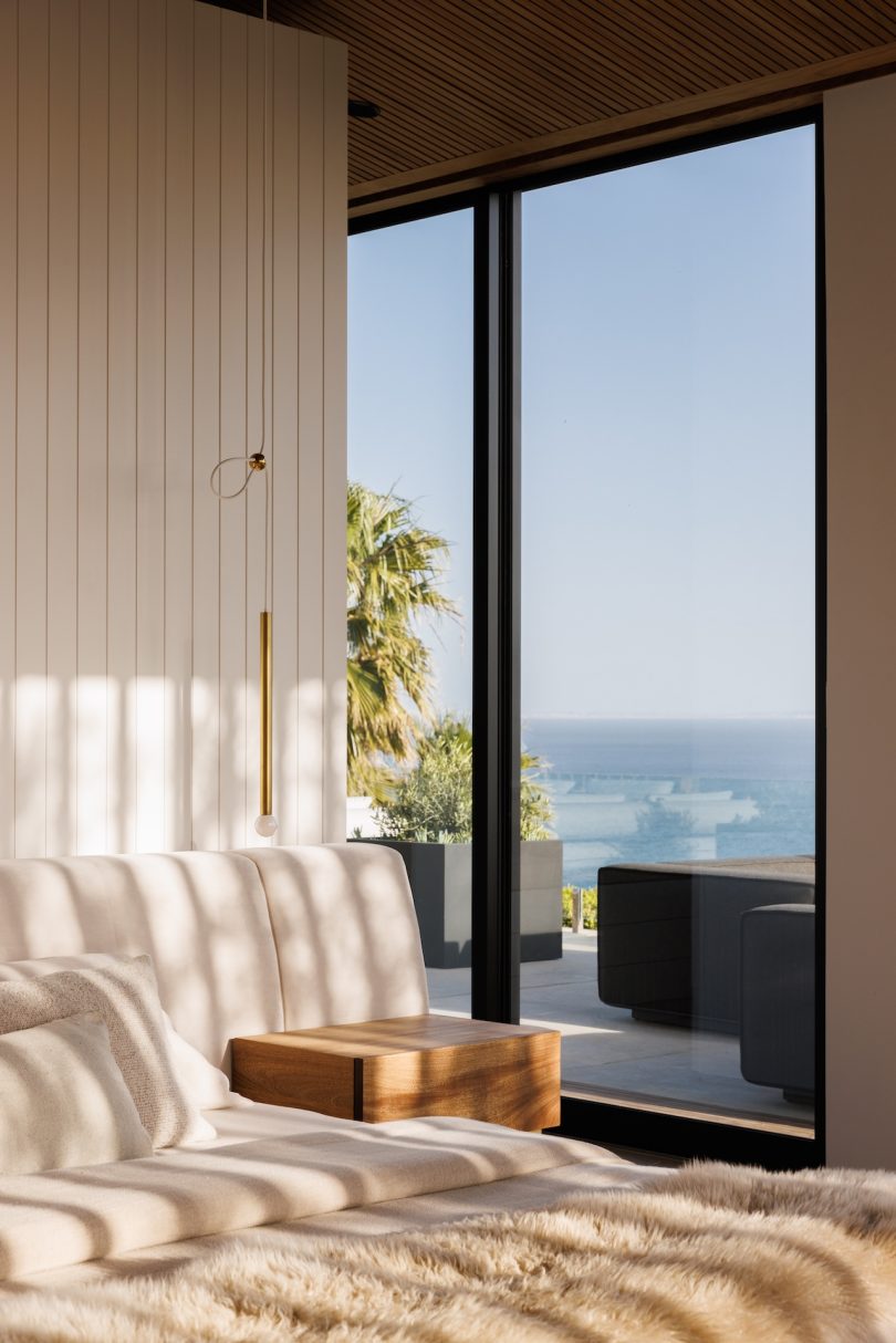 Sophie Goineau以波浪为灵感改造马里布的别墅