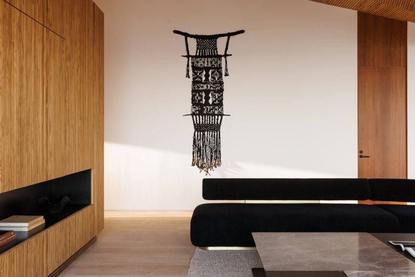 Sophie Goineau以波浪为灵感改造马里布的别墅