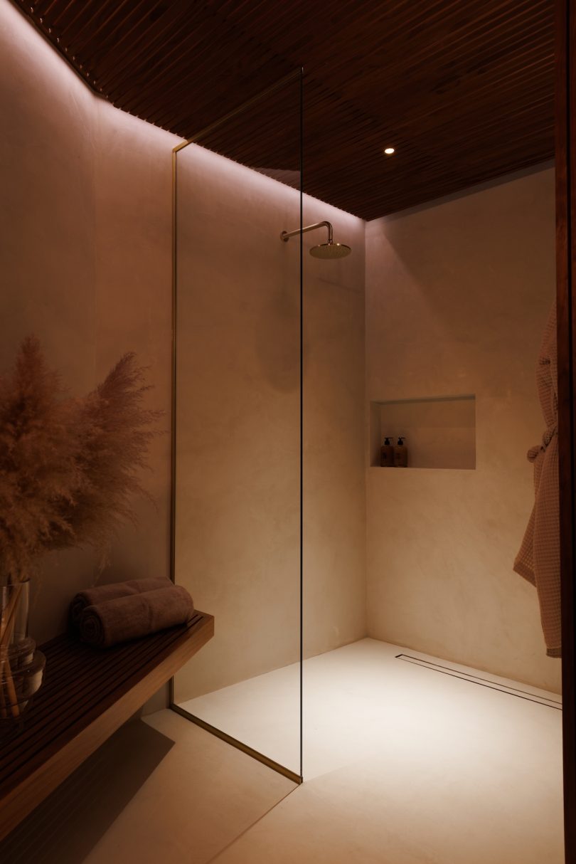 Sophie Goineau以波浪为灵感改造马里布的别墅