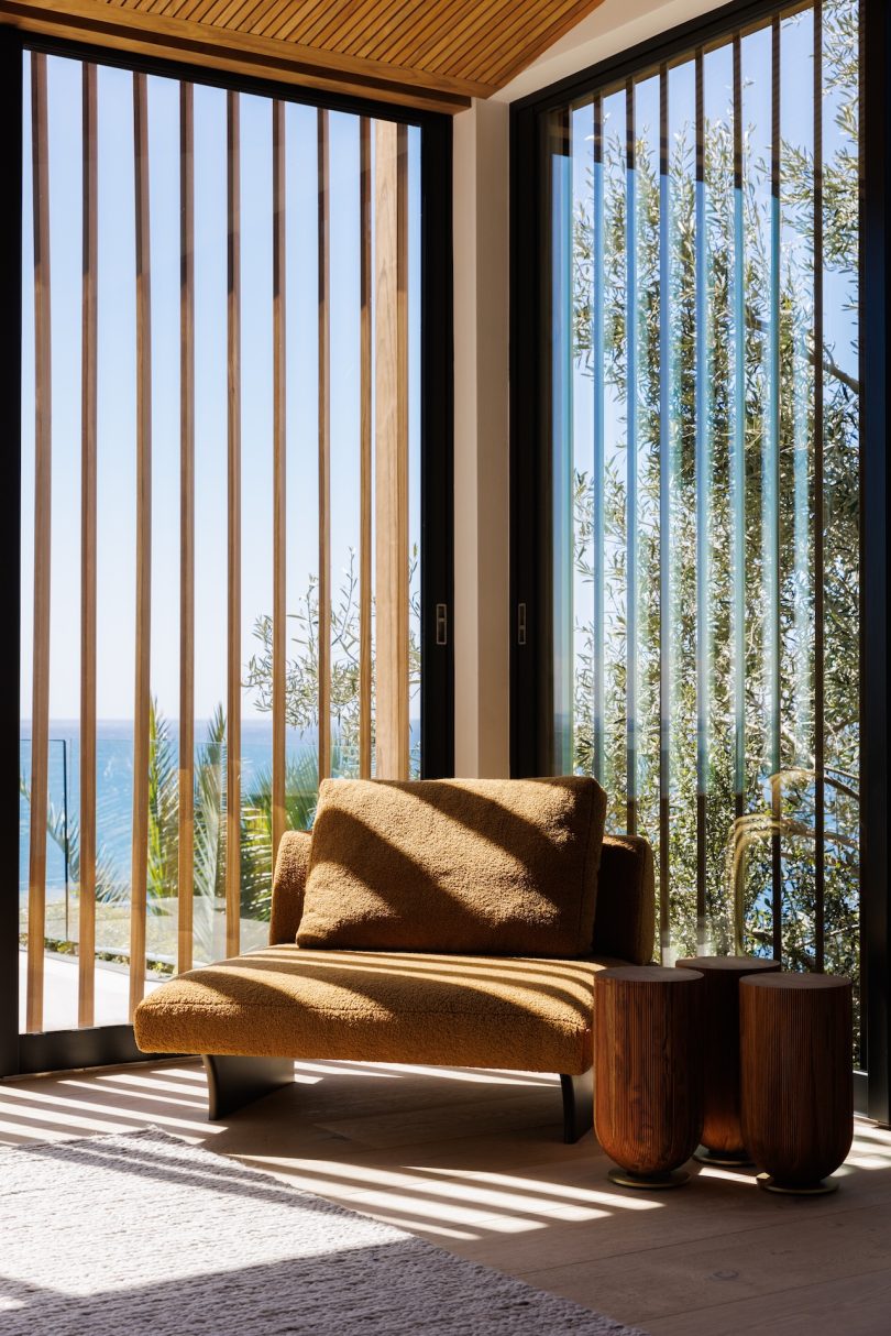 Sophie Goineau以波浪为灵感改造马里布的别墅