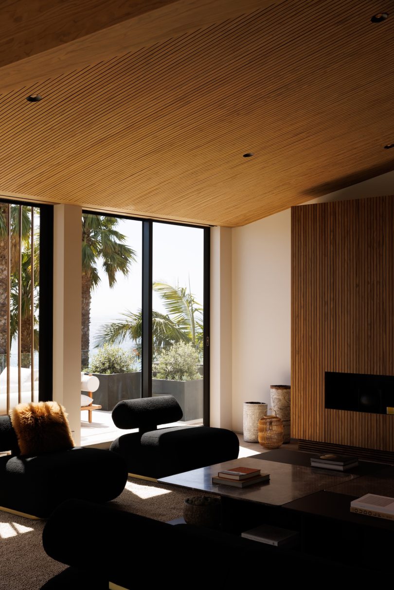 Sophie Goineau以波浪为灵感改造马里布的别墅