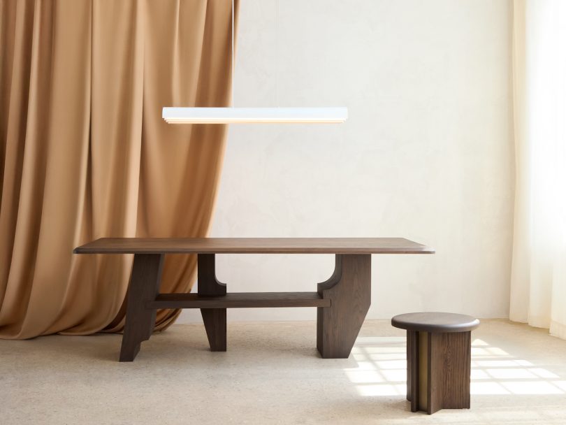 Mary Ratcliffe Studio设计的极简餐桌Knox Dining Table