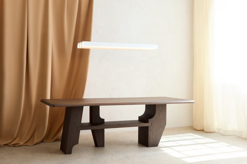 Mary Ratcliffe Studio设计的极简餐桌Knox Dining Table