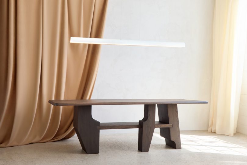 Mary Ratcliffe Studio设计的极简餐桌Knox Dining Table