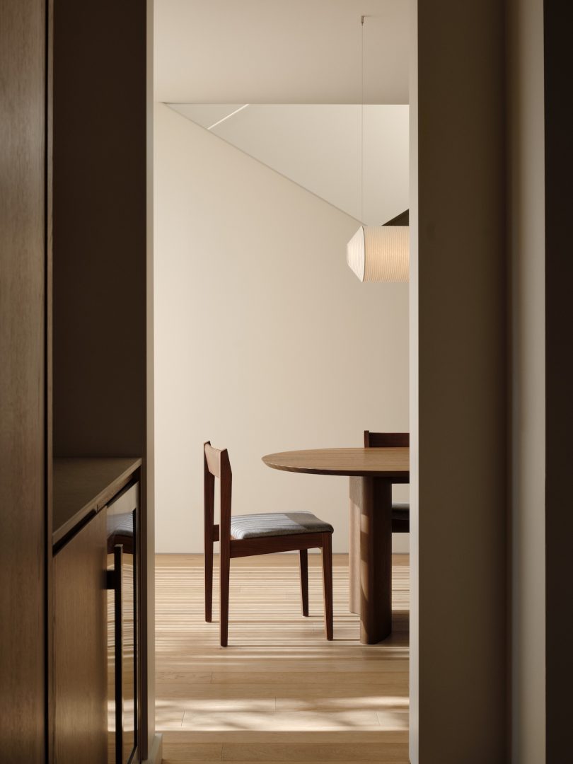 Vives St-Laurent设计的极简主义住宅Montpellier House