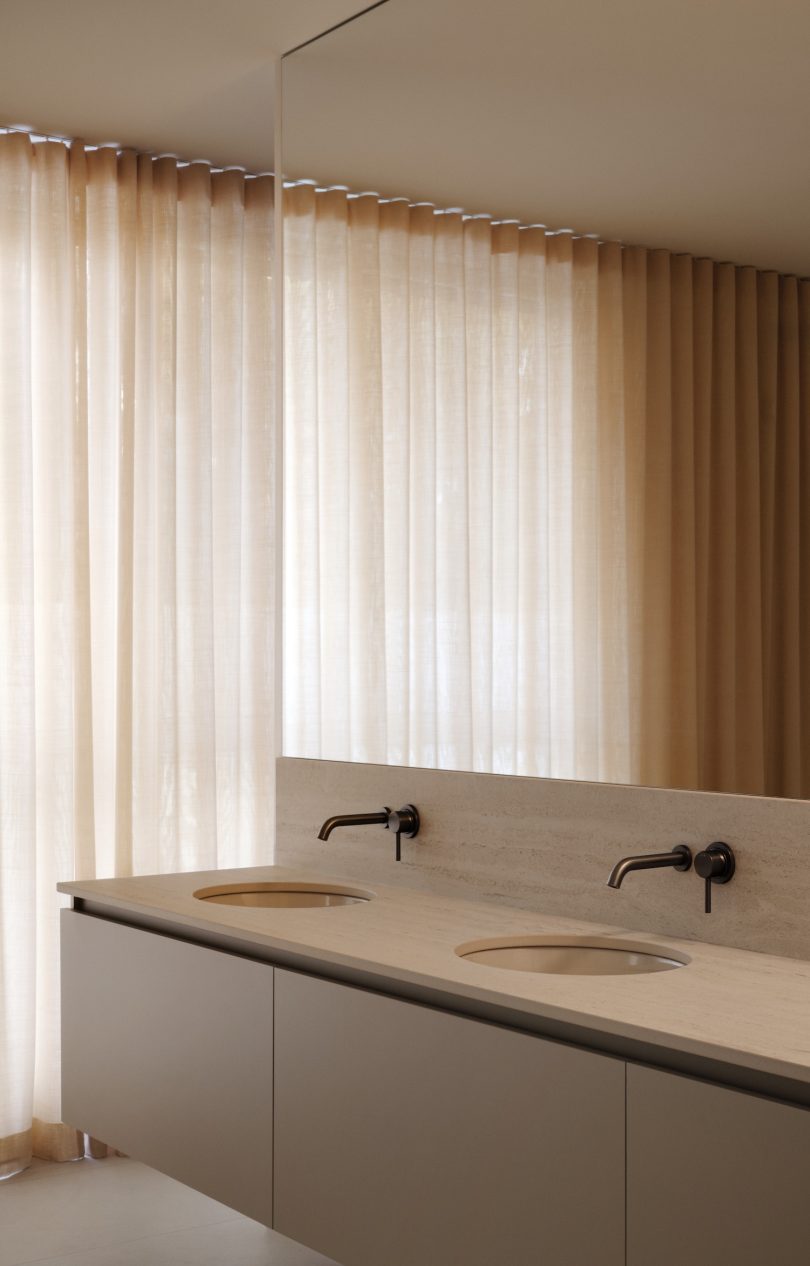 Vives St-Laurent设计的极简主义住宅Montpellier House