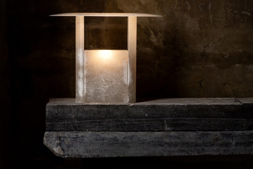 Studio Henry Wilson设计的极简主义台灯Pagoda Réflecteur