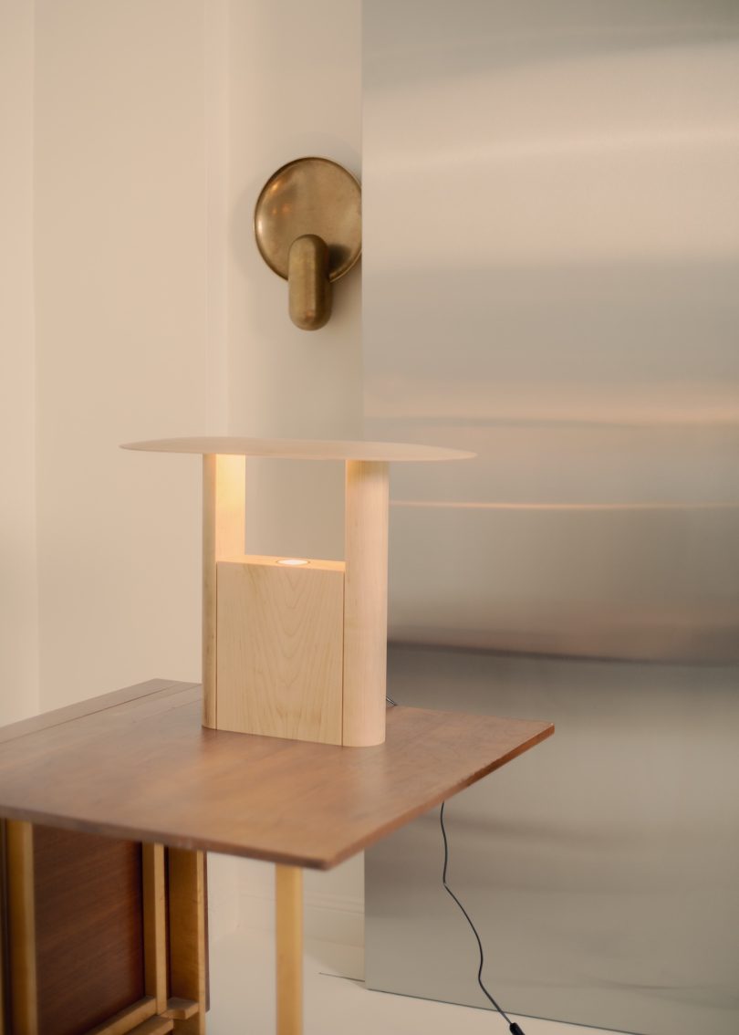 Studio Henry Wilson设计的极简主义台灯Pagoda Réflecteur