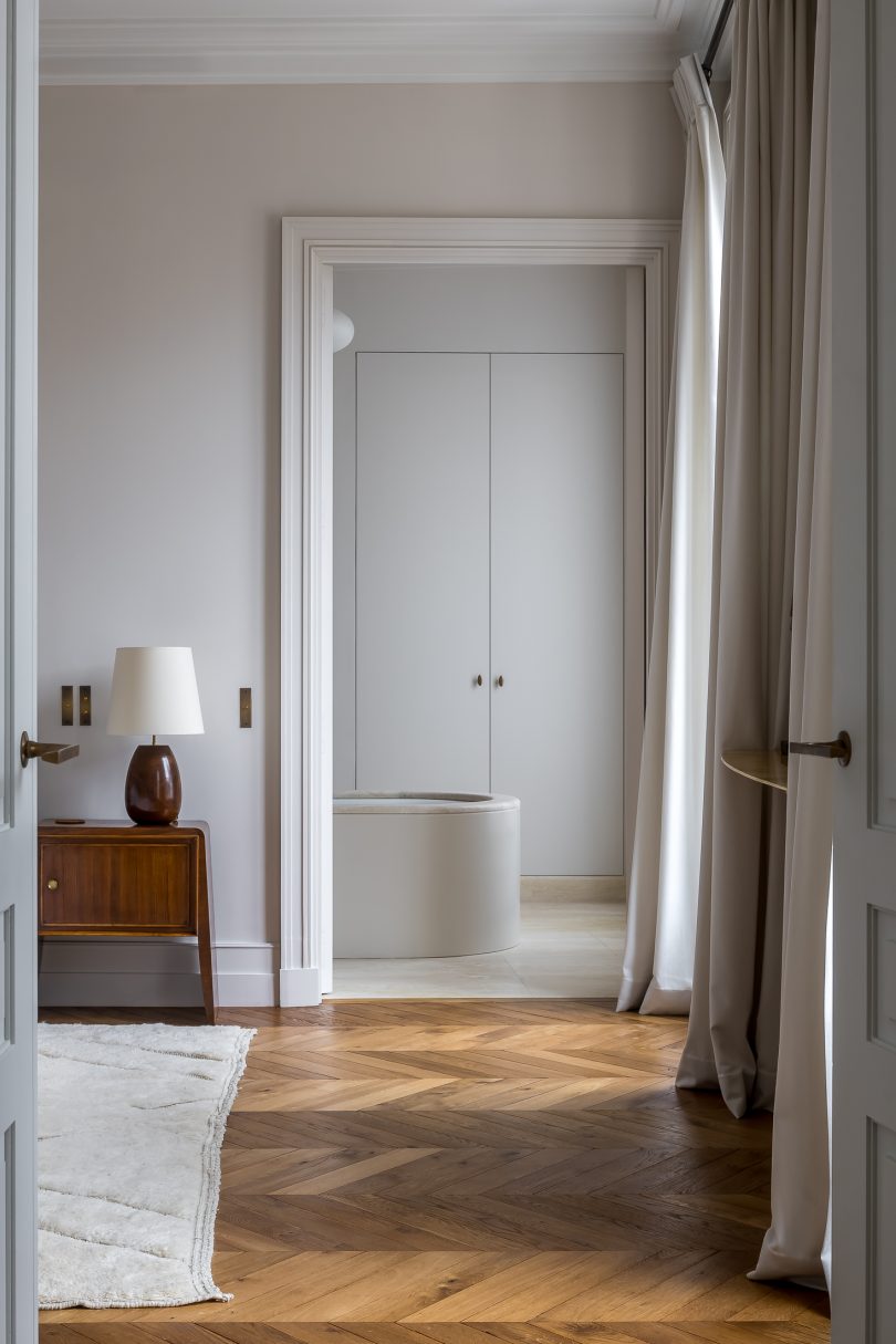 由THISTE设计的极简复式公寓Projet B.