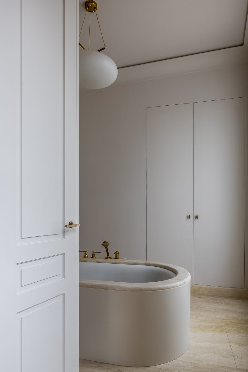 由THISTE设计的极简复式公寓Projet B.