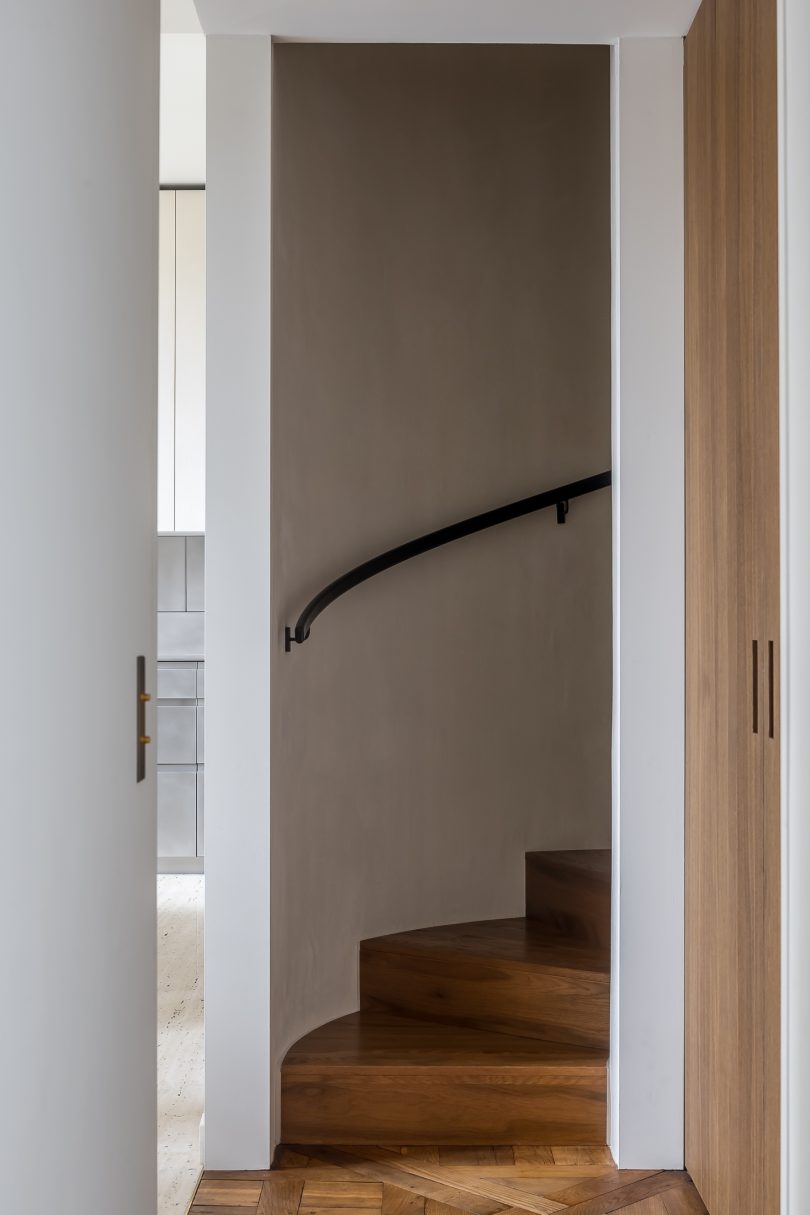 由THISTE设计的极简复式公寓Projet B.