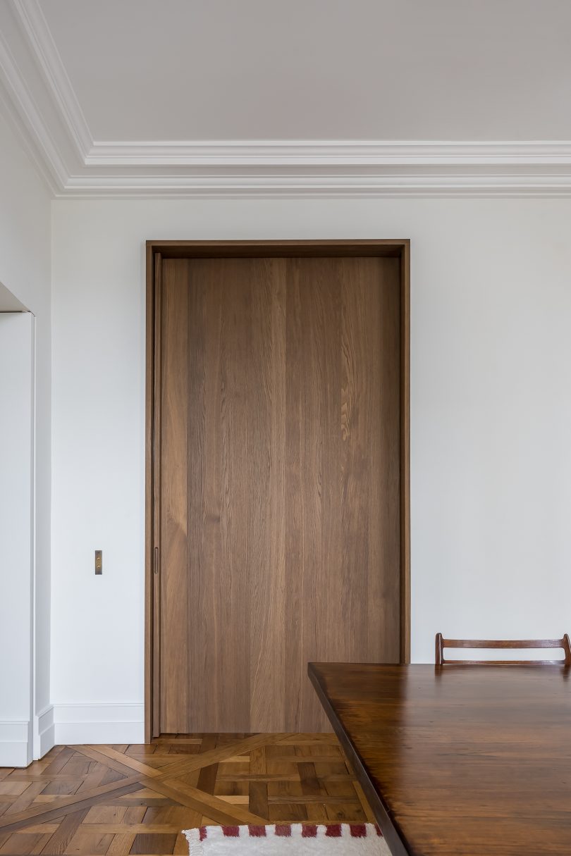 由THISTE设计的极简复式公寓Projet B.