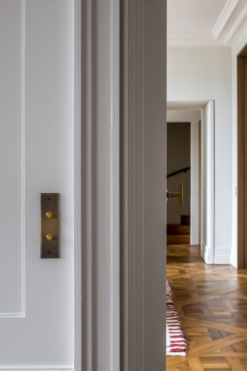 由THISTE设计的极简复式公寓Projet B.