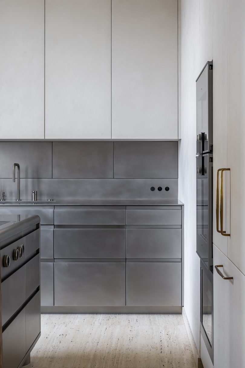 由THISTE设计的极简复式公寓Projet B.