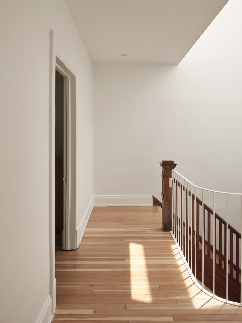 Jérôme Lapierre Architect设计的极简住宅Résidence du Parc