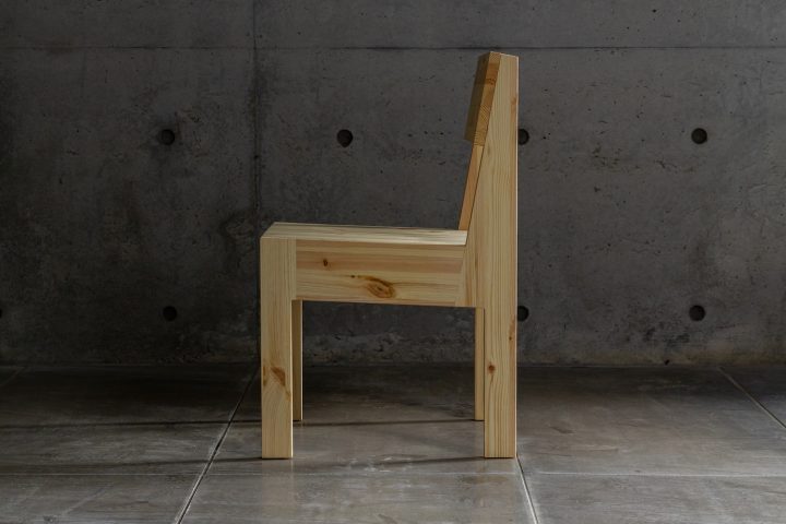 首尔设计师Isotēs设计的极简主义椅子Bruto Chair