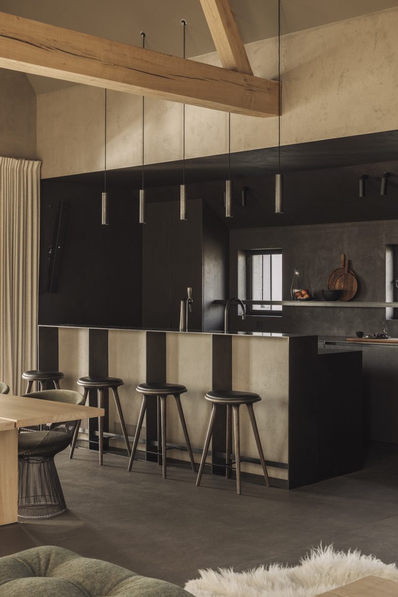 T J I P interior architects设计的极简主义住宅Gits Berg