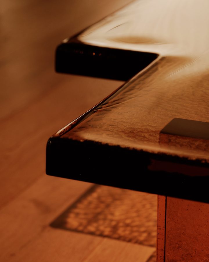 Clive Lonstein设计的极简主义咖啡桌Glass 003