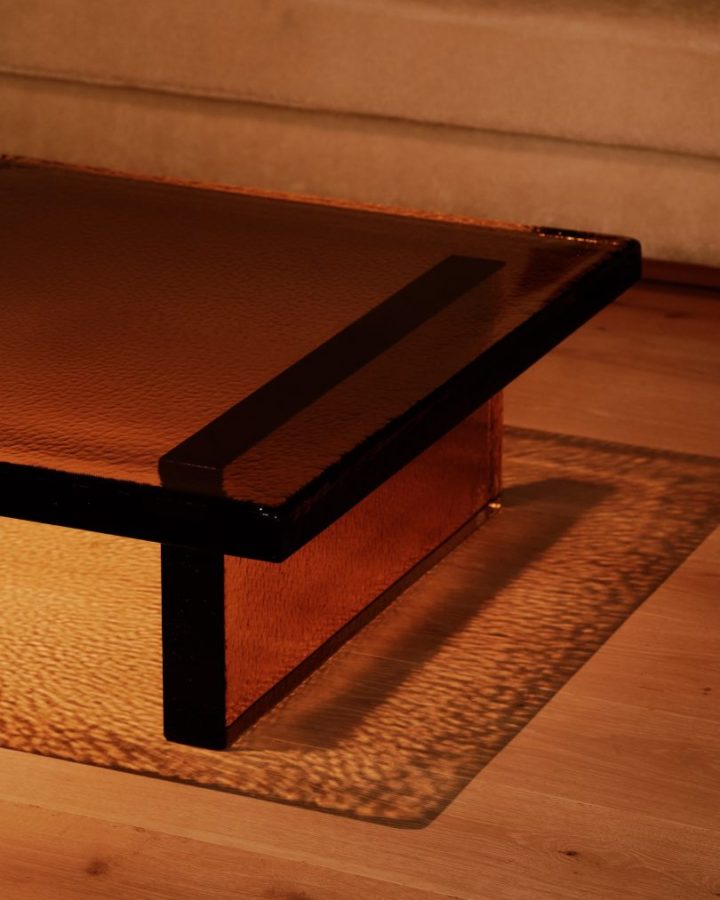 Clive Lonstein设计的极简主义咖啡桌Glass 003