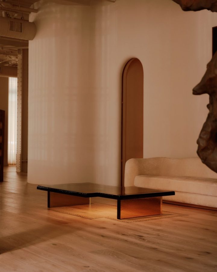 Clive Lonstein设计的极简主义咖啡桌Glass 003