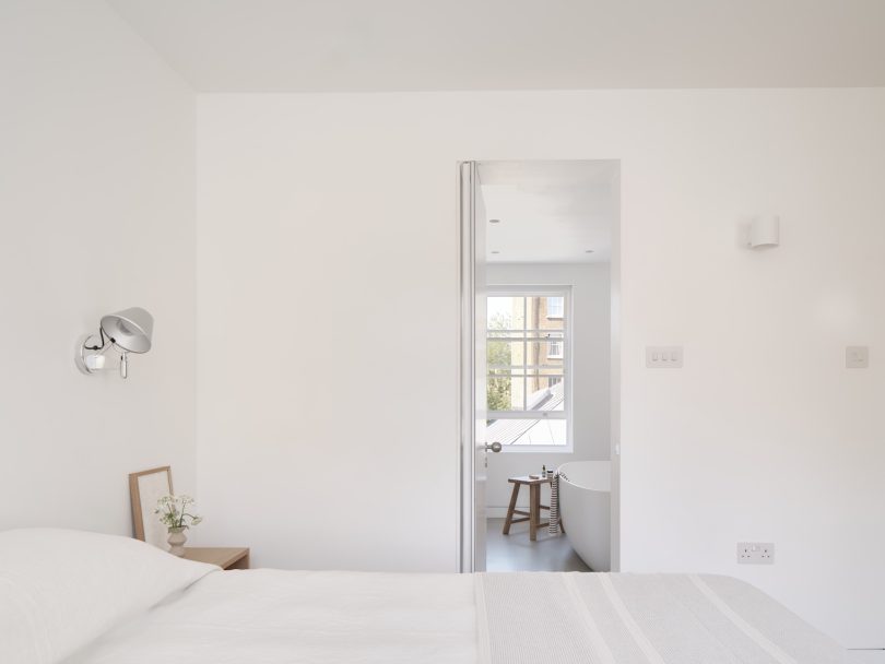 由Knox Bhavan设计的极简主义住宅Heartwood