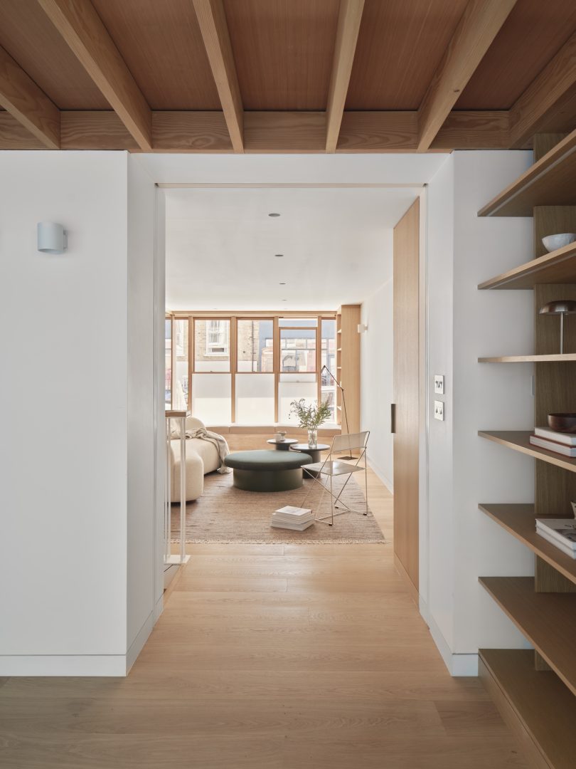 由Knox Bhavan设计的极简主义住宅Heartwood