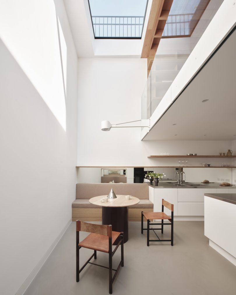 由Knox Bhavan设计的极简主义住宅Heartwood