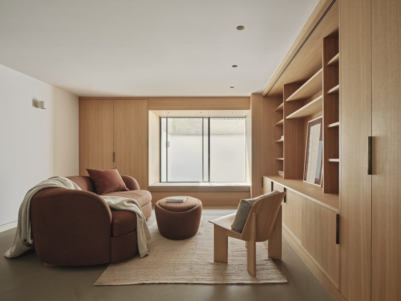 由Knox Bhavan设计的极简主义住宅Heartwood