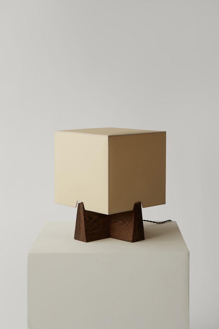 Studio Nicholas Obeid设计的极简台灯Lucie Table Lamp