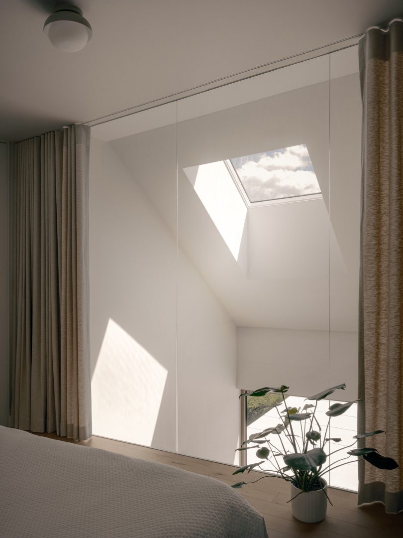 APPAREIL Architecture设计的极简住宅Pied-de-vent Residence