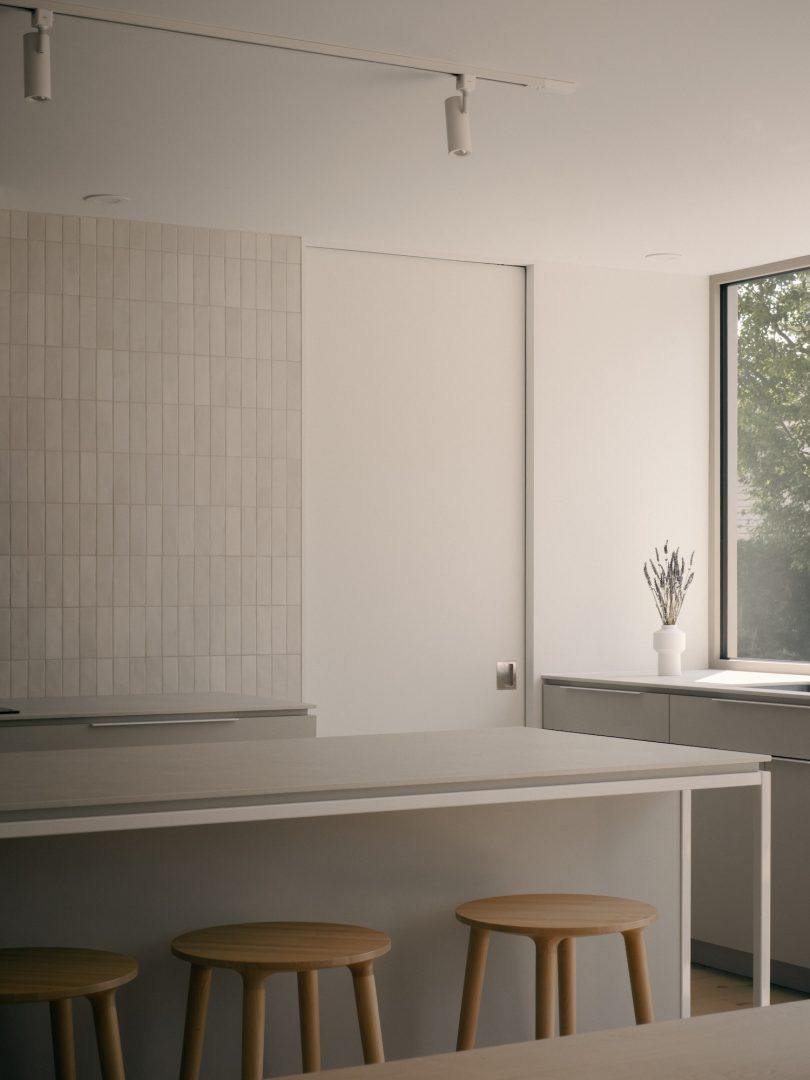 APPAREIL Architecture设计的极简住宅Pied-de-vent Residence