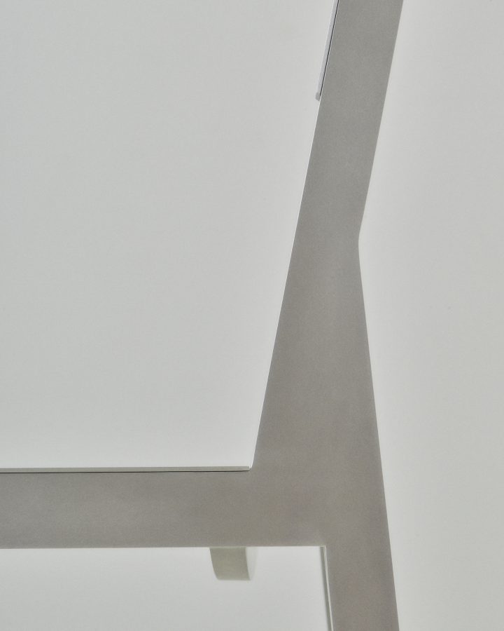 Jonas Trampedach设计的极简椅子Sample Chair