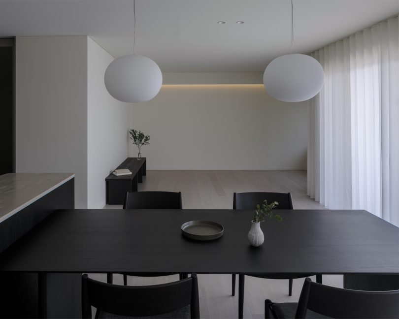 NEWOLD设计的极简主义公寓Sasaoka Apartment