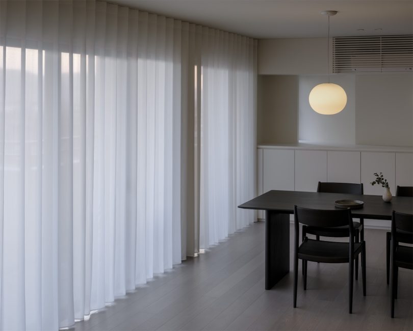 NEWOLD设计的极简主义公寓Sasaoka Apartment