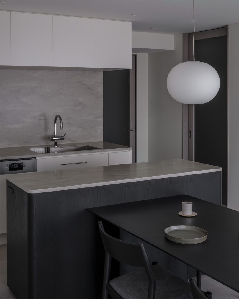 NEWOLD设计的极简主义公寓Sasaoka Apartment