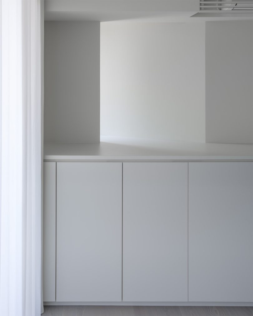 NEWOLD设计的极简主义公寓Sasaoka Apartment