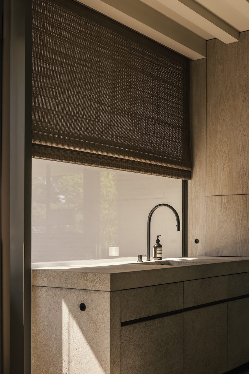 Simon de Burbure architects设计的极简住宅VC. House