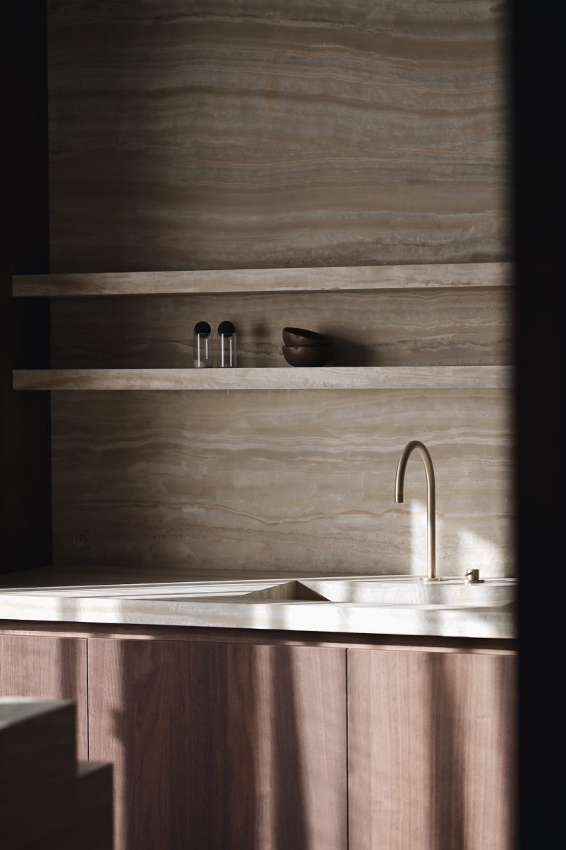 Robert-Eugen Dumitru Studio设计的极简住宅BDV