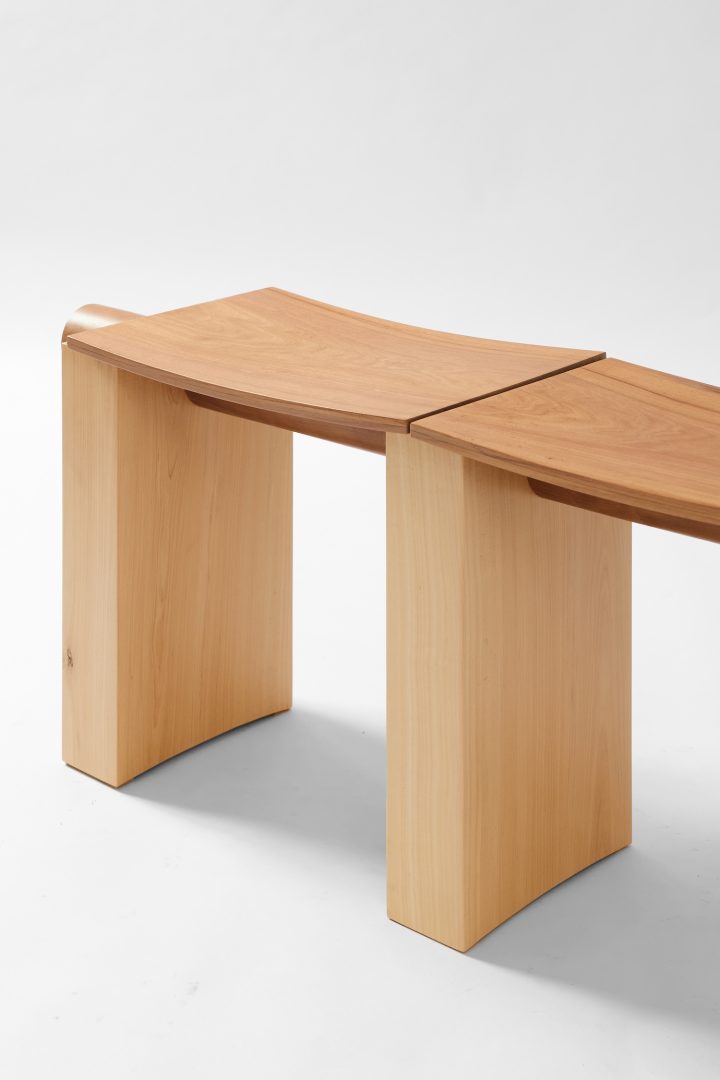 Taller Posible设计的极简座椅Banco Doble Tronco