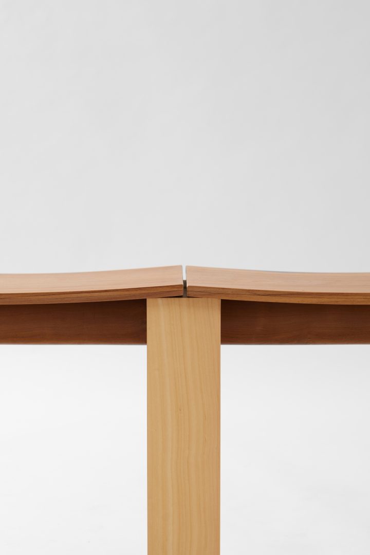 Taller Posible设计的极简座椅Banco Doble Tronco