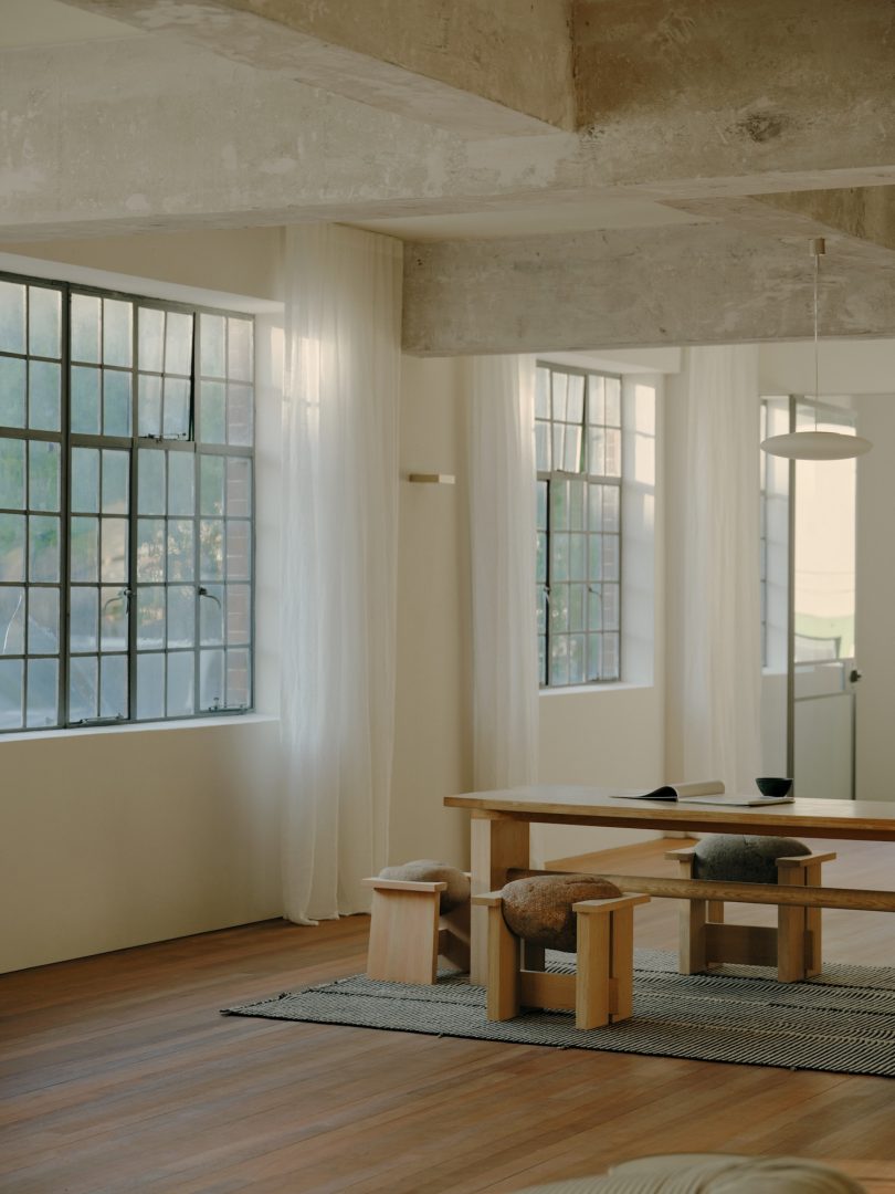 Oliver Du Puy设计的极简主义公寓Loft Residence