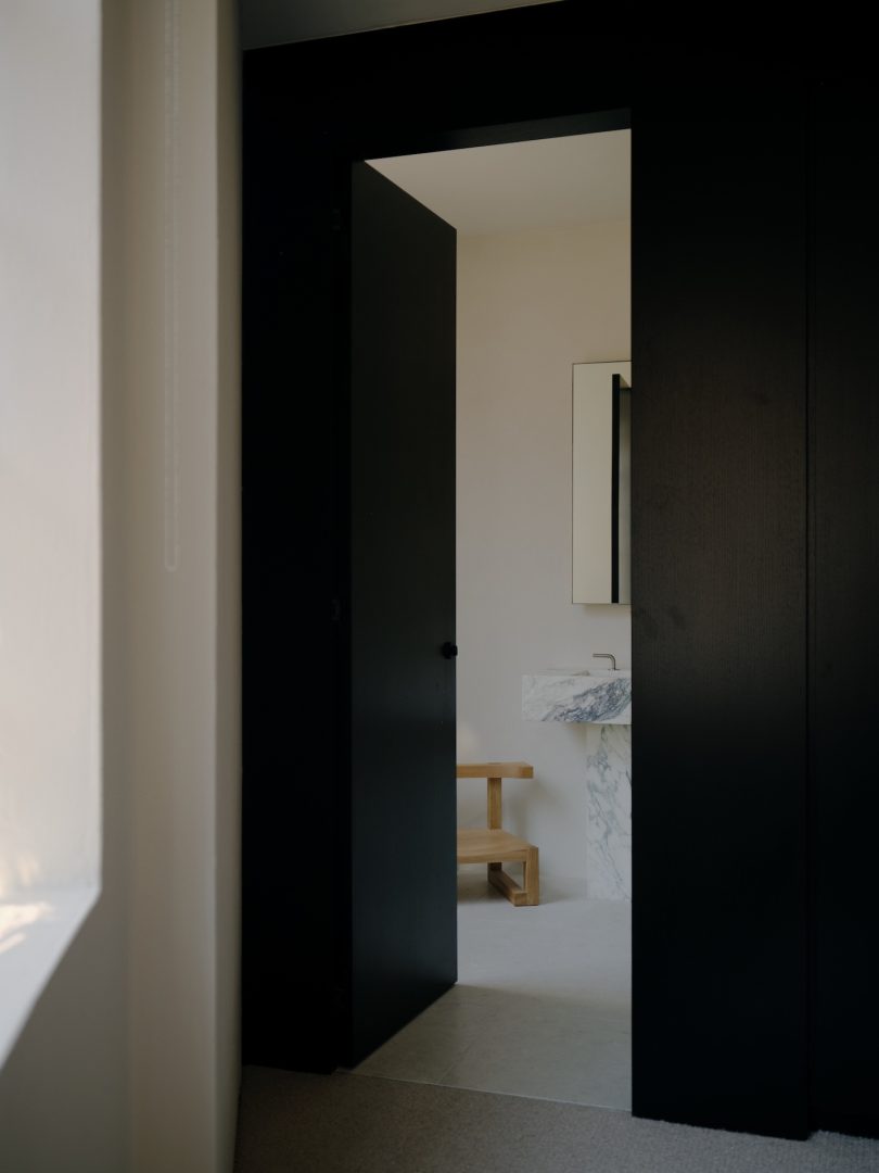 Oliver Du Puy设计的极简主义公寓Loft Residence