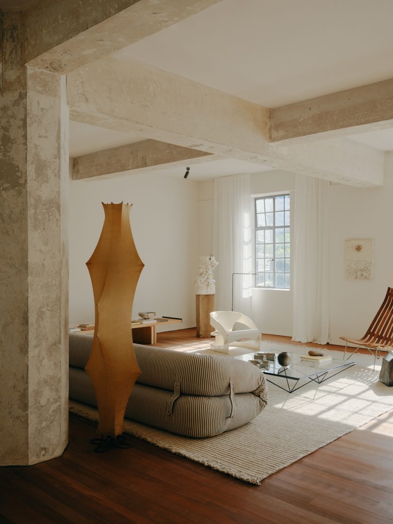 Oliver Du Puy设计的极简主义公寓Loft Residence