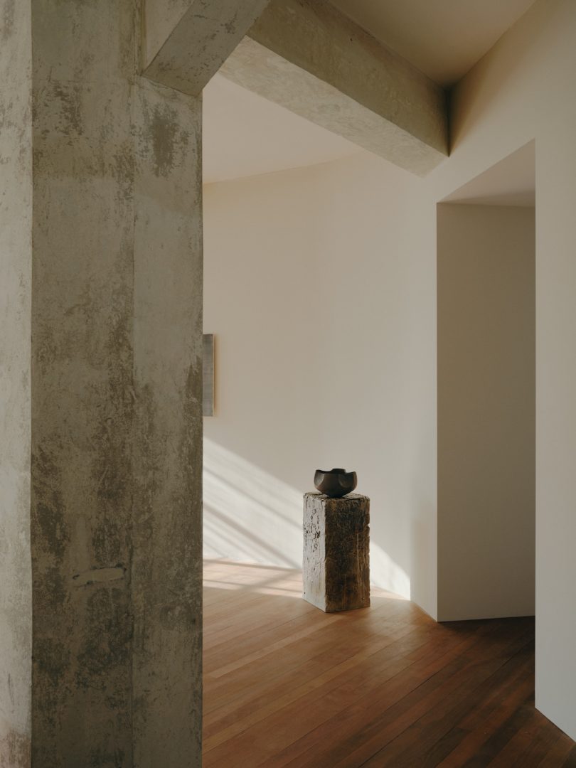 Oliver Du Puy设计的极简主义公寓Loft Residence