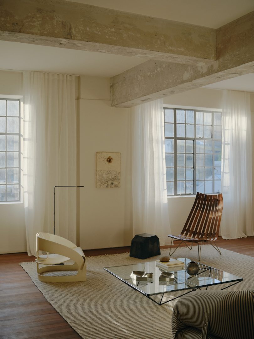 Oliver Du Puy设计的极简主义公寓Loft Residence