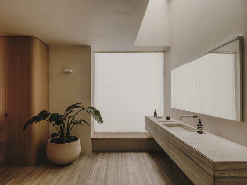 Holzrausch Design Studio设计的极简住宅Paris Residence