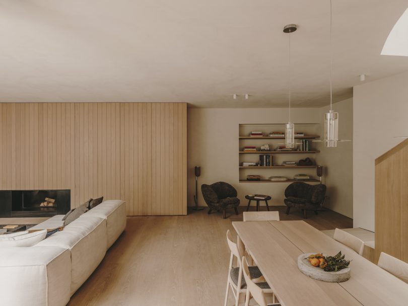 Holzrausch Design Studio设计的极简住宅Paris Residence
