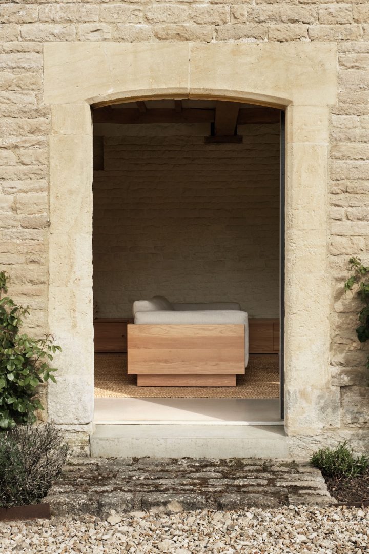 John Pawsonr设计的极简沙发系列Pawson Drift Sofa Group