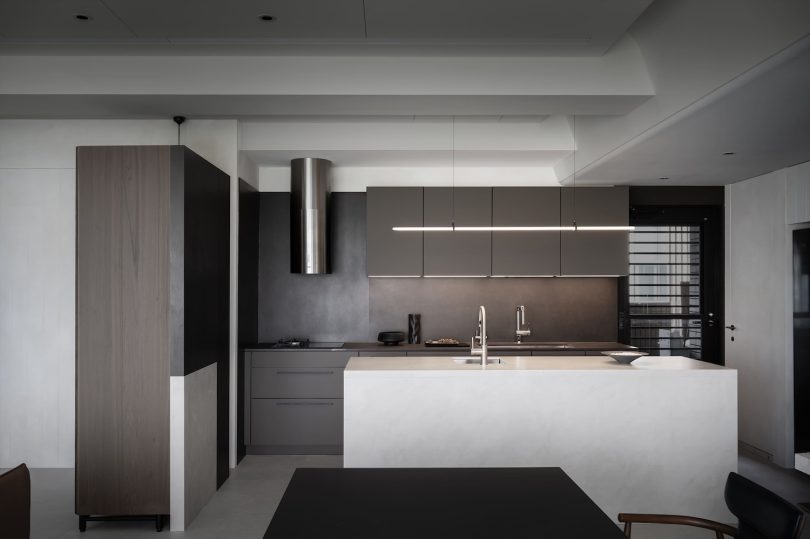 Behind Design设计的极简主义公寓Plain Apartment